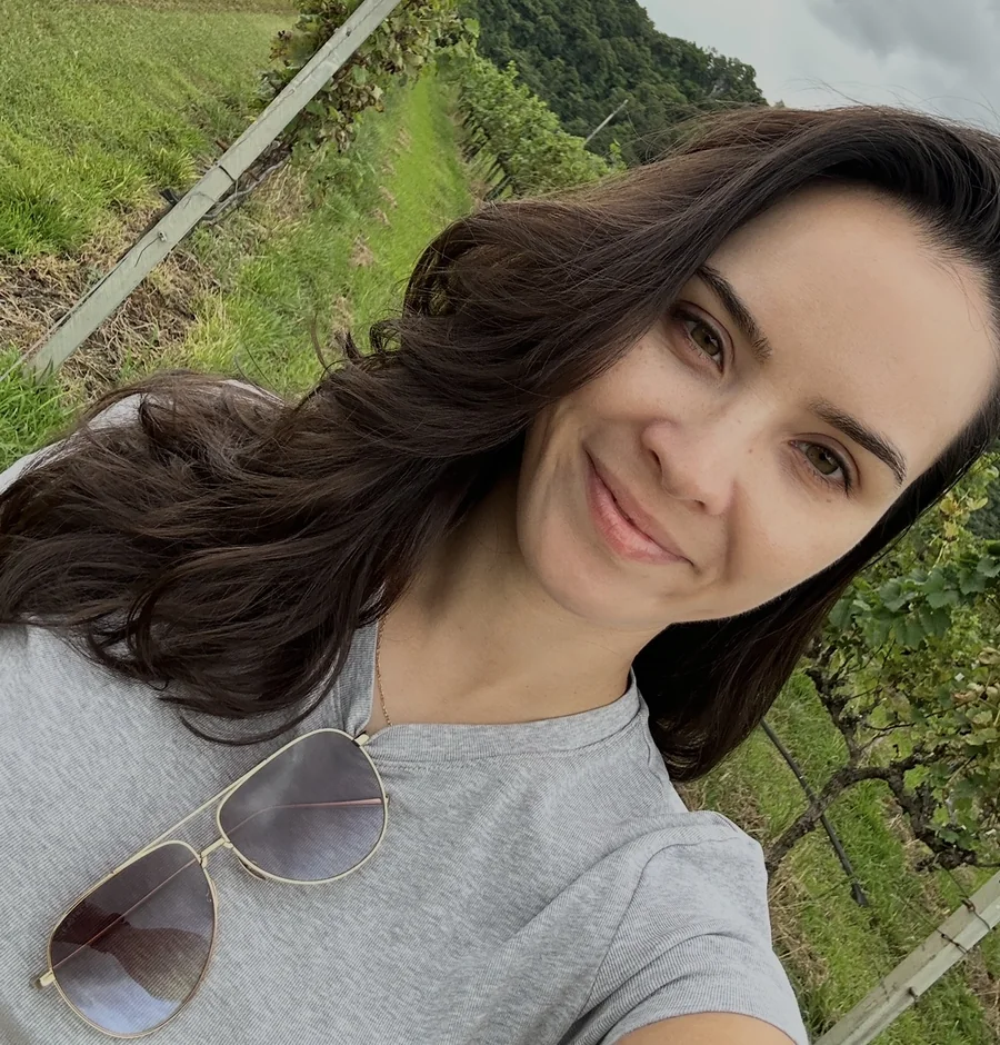 Selfie van Eline in de wijngaard.